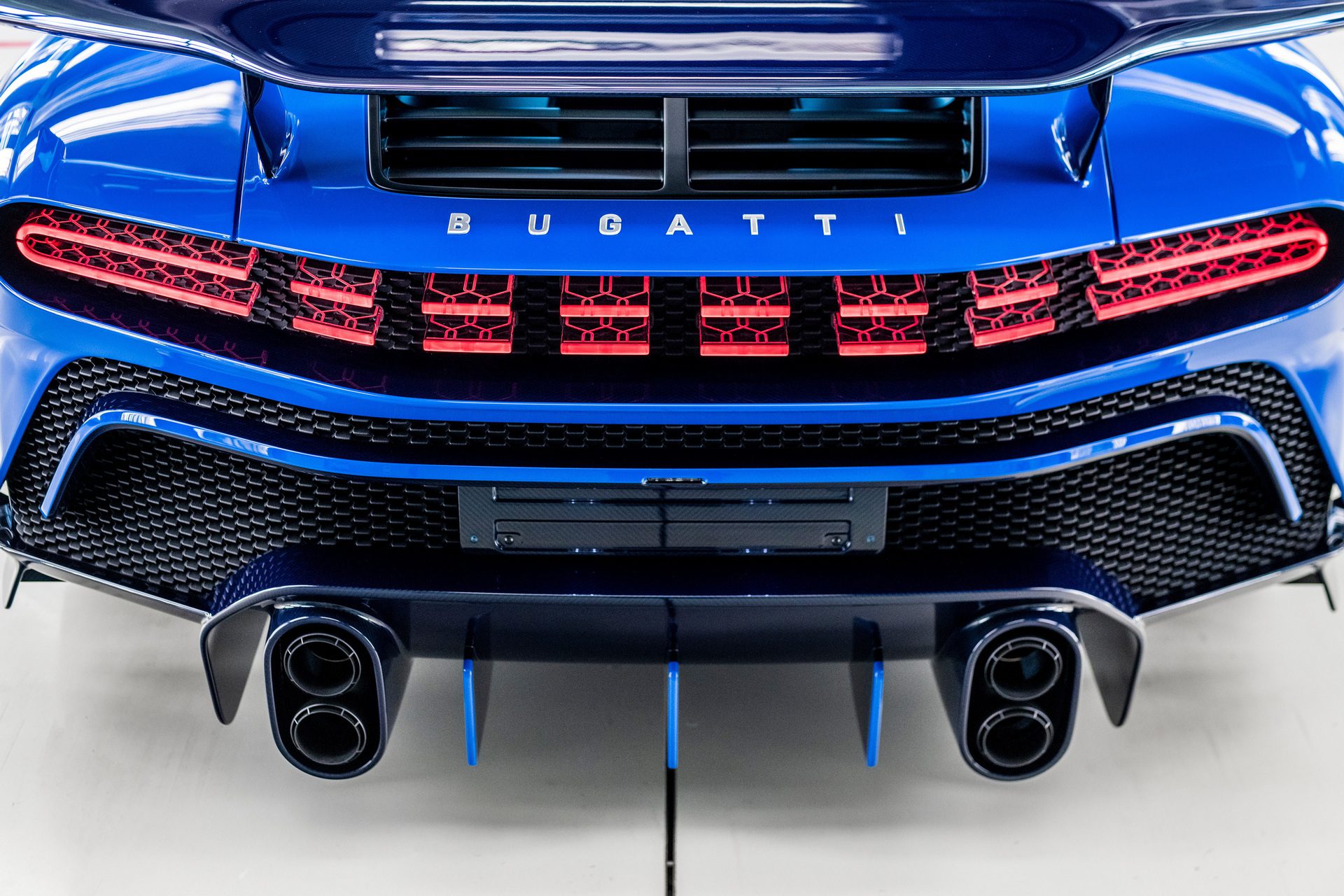 Bugatti-Centodieci-2022